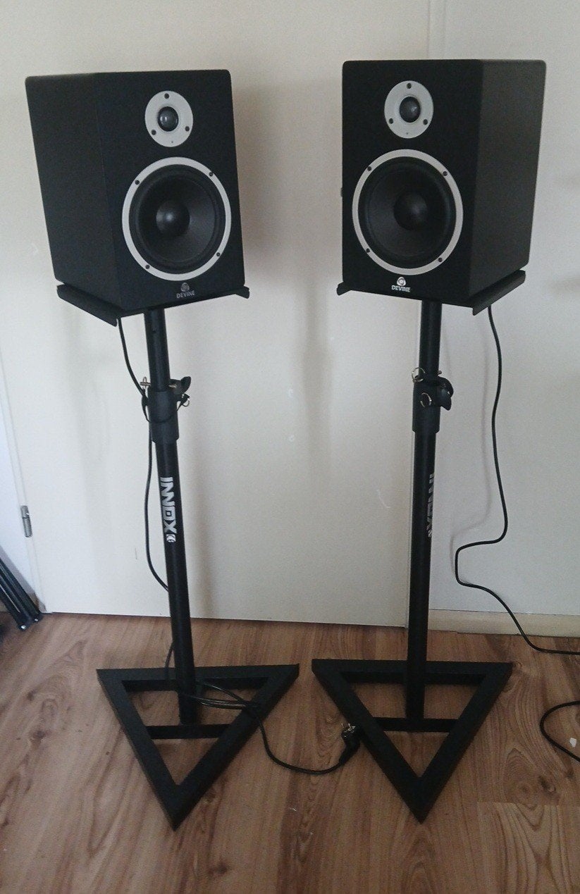 Devine MR-6A Studiomonitoren met standaarden