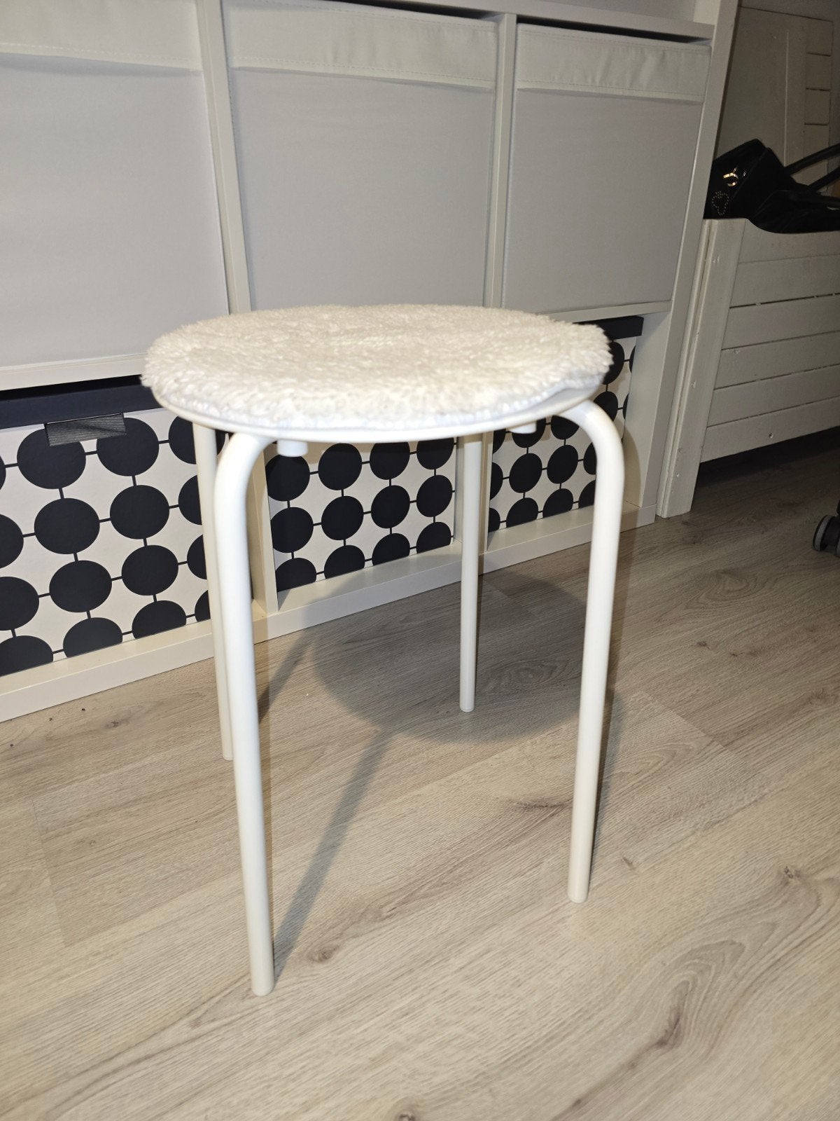 IKEA Marius krukje met Malörtsmott stoelkussen, Huis en Inrichting, Krukjes, Ophalen, Zo goed als nieuw, Staal