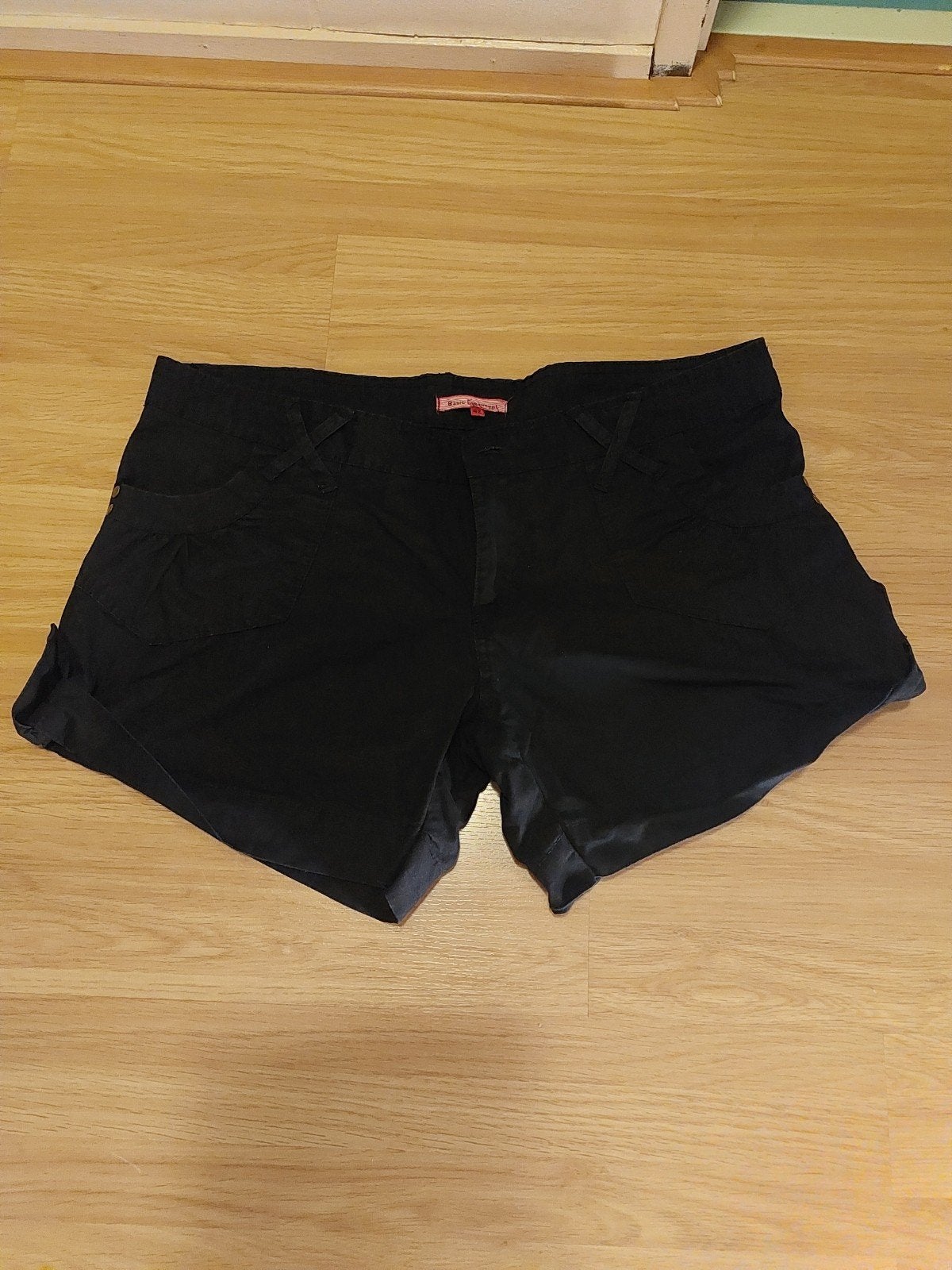 Zwarte korte broek met knoopzijkant, maat 42, Kleding | Dames, Ophalen of Verzenden