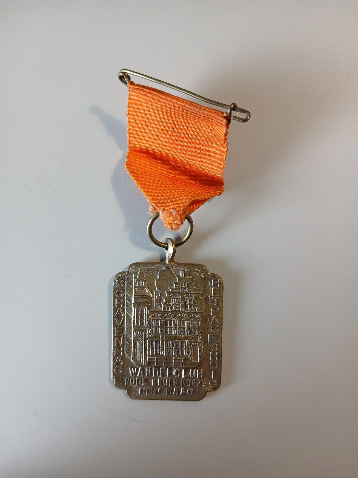 Wandelclub Rode Kruis Korps Den Haag Medaille, Postzegels en Munten, Penningen en Medailles, Ophalen of Verzenden, Overige materialen