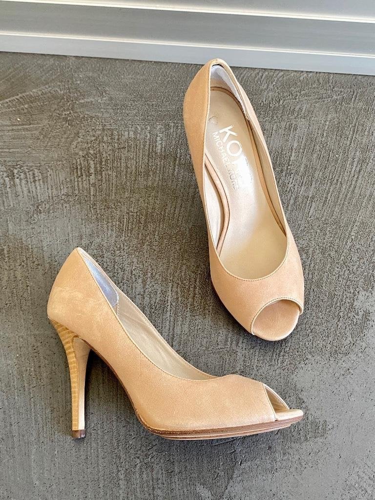 J307 Michael Kors maat 36 leren pumps schoenen hak beige, Kleding | Dames, Schoenen, Michael Kors, Beige, Ophalen of Verzenden
