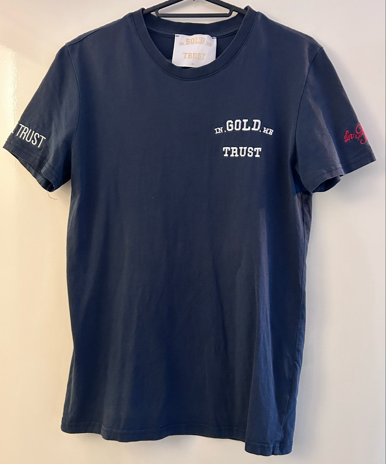 In Gold We Trust T-shirt - Donkerblauw, Verzenden, Zo goed als nieuw, Maat 46 (S) of kleiner, Blauw