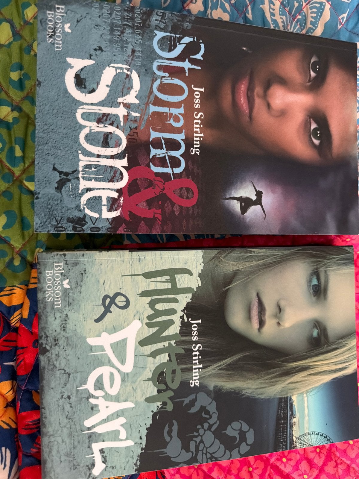 Storm & Stone en Hunter & Pearl - Joss Stirling (2 boeken), Boeken, Romans, Gelezen, Nederland, Ophalen of Verzenden