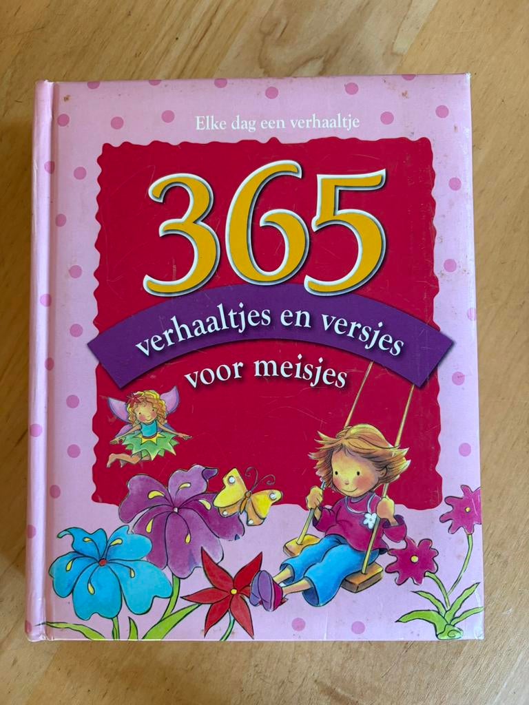 365 verhaaltjes en versjes voor meisjes, Boeken, Ophalen of Verzenden, Gelezen, Fictie algemeen