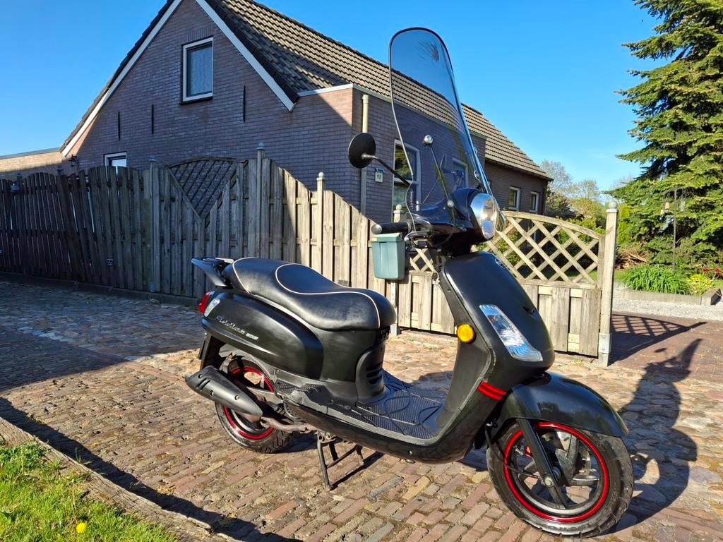 Sym Fiddle II scooter, zwart, met windscherm, Fietsen en Brommers, Scooters | SYM, Gebruikt, Maximaal 45 km/u, Ophalen of Verzenden