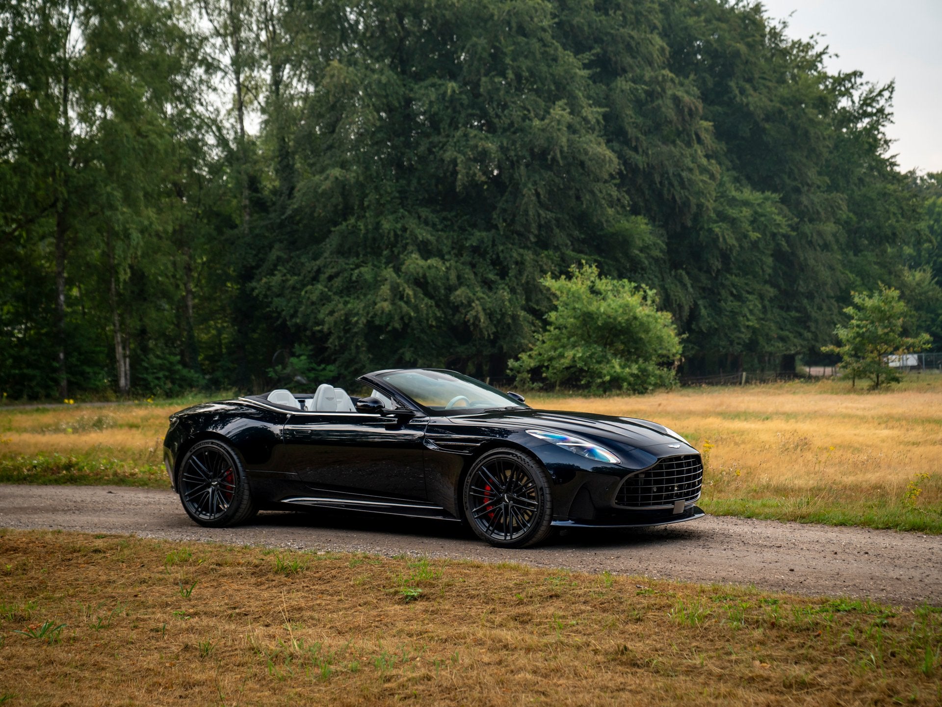 Aston Martin DB12 Volante 4.0 V8 | Bowers & Wilkins, Auto's, Automaat, Achterwielaandrijving, Gebruikt, Leder
