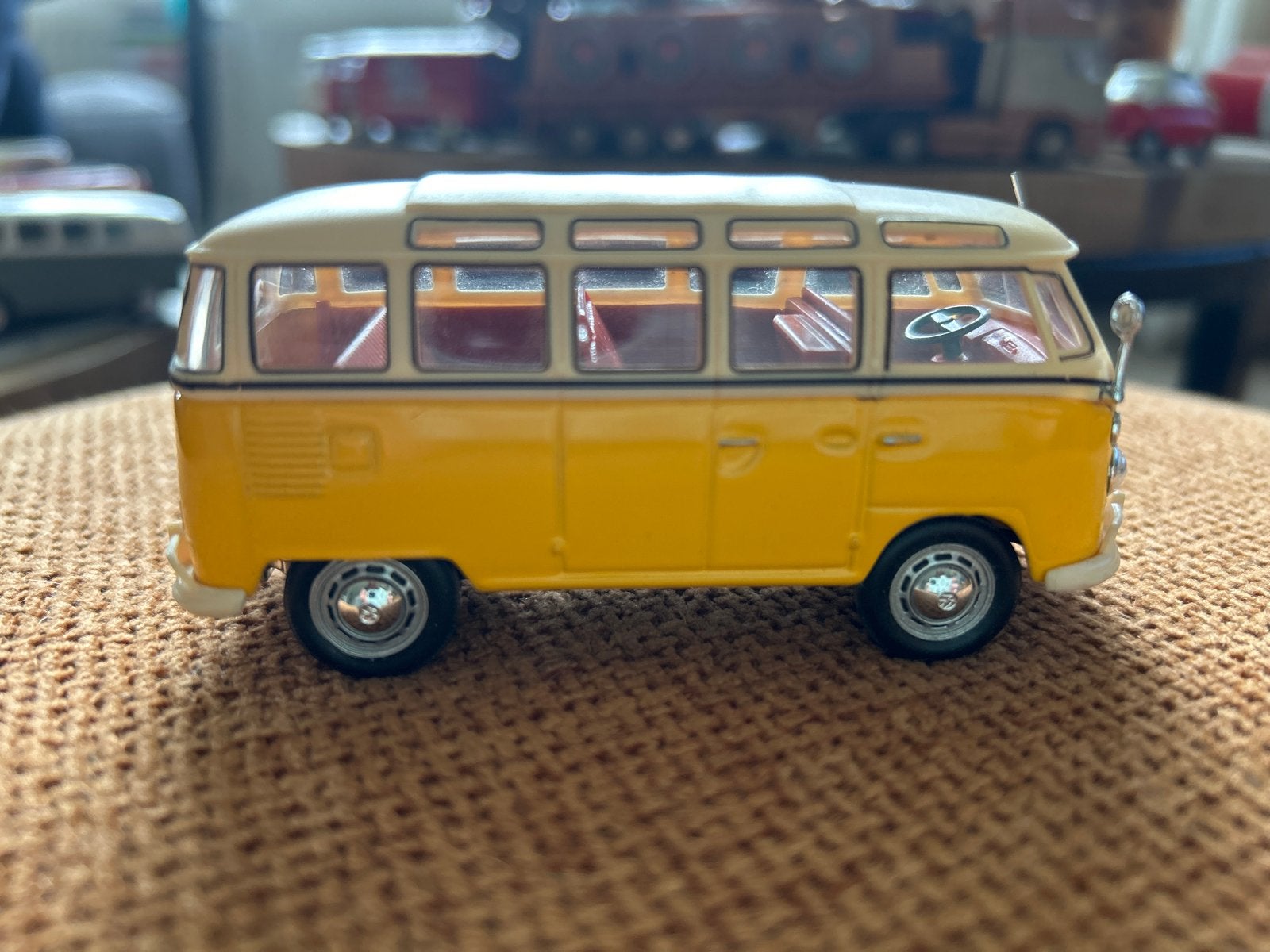 Volkswagen T1 Bus Modelauto - Geel/Wit, Overige merken, Auto, 1:32 tot 1:50, Ophalen of Verzenden