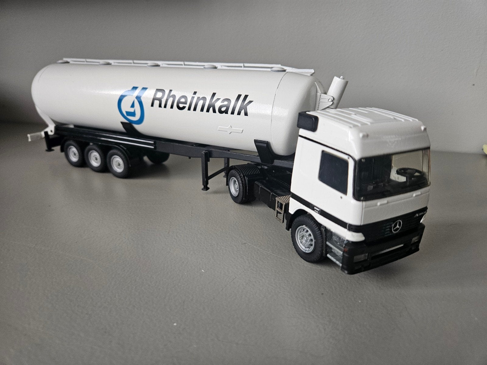 Conrad Mercedes Actros Rheinkalk silotank bulk 1:50, Ophalen of Verzenden, Zo goed als nieuw, Bus of Vrachtwagen, Conrad