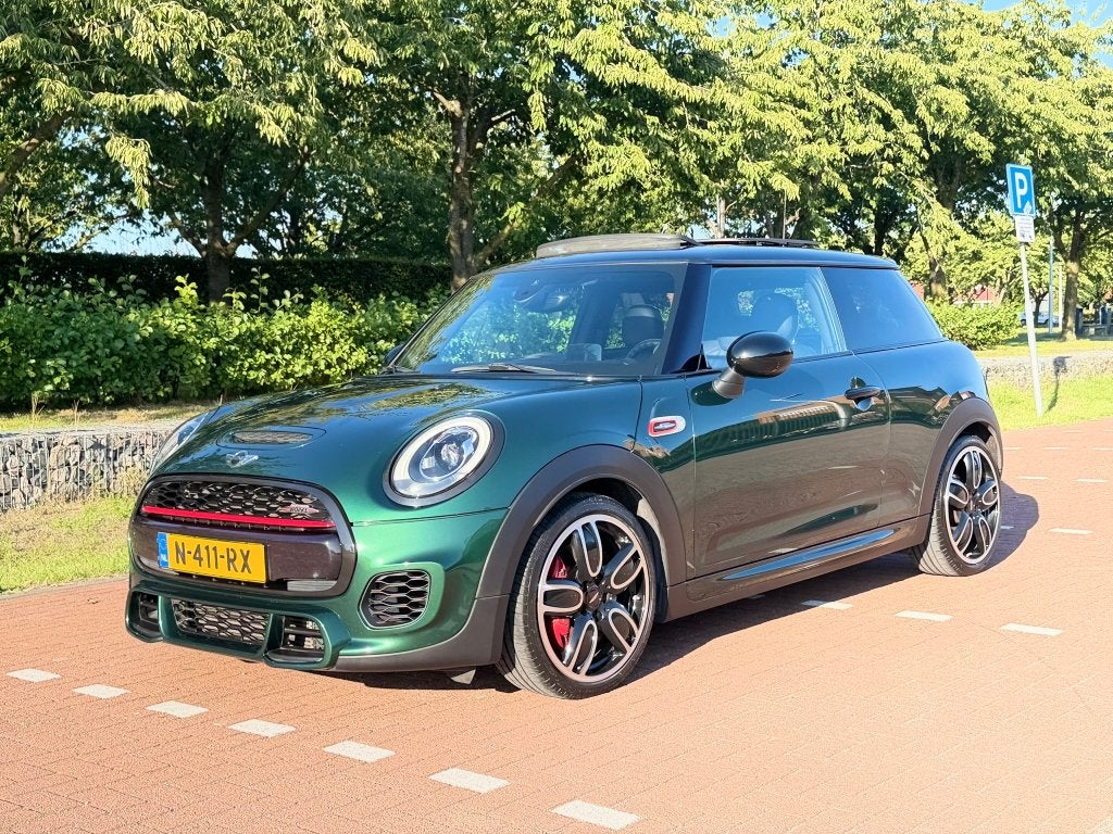 MINI 2.0 John Cooper Works 231PK - British Racing Green, Auto's, 1998 cc, Zwart, 4 cilinders, 4 stoelen
