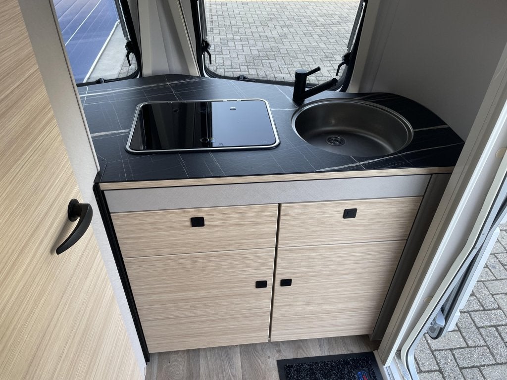 Eriba Touring 420 3 weken gebruikt, Standaardzit, Schokbreker, Tot en met 2, Bedrijf