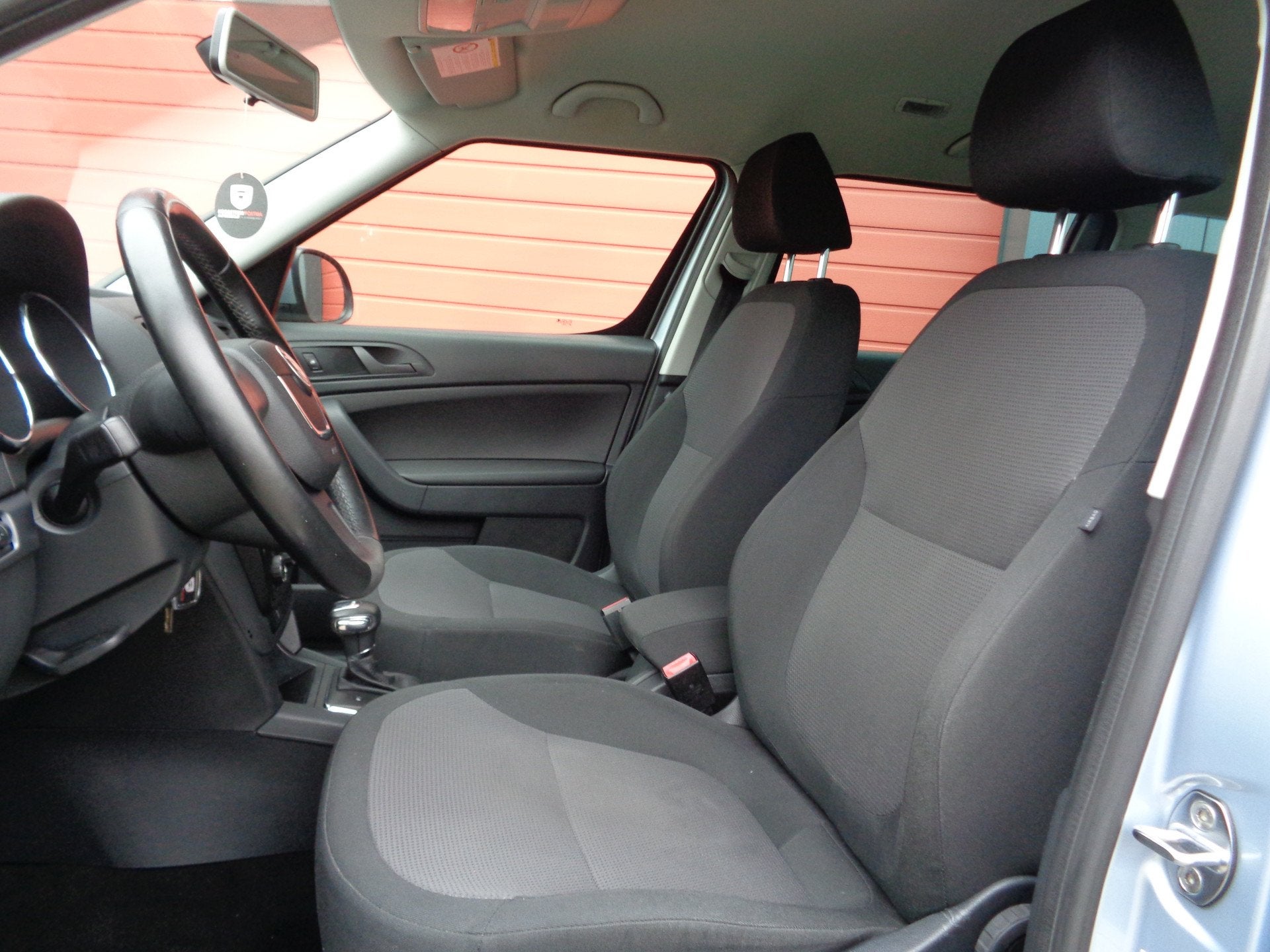 Skoda Yeti 1.2 TSI Comfort 105PK Automaat Airco LMV Trekhaak, Auto's, Skoda, Euro 5, Electronic Stability Program (ESP), Gebruikt