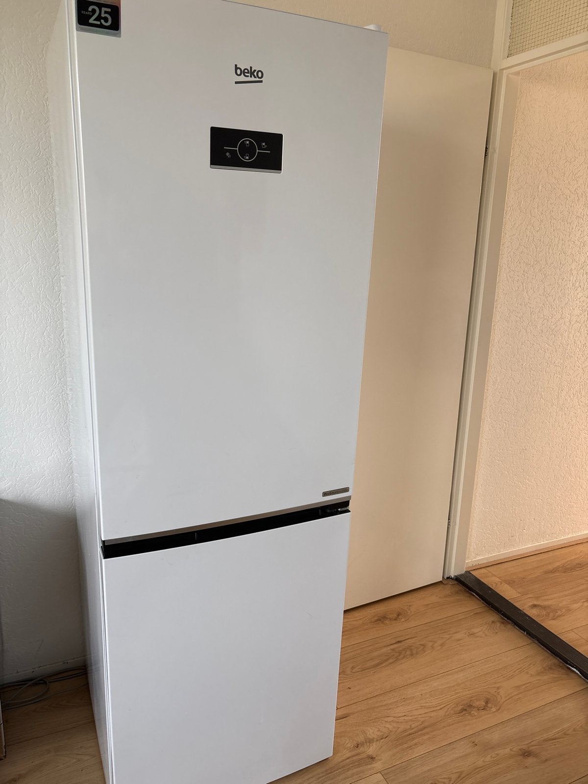 Zo goed als nieuwe koelkast, 8 maanden oud, 200 liter of meer, 60 cm of meer, Met aparte vriezer, Zo goed als nieuw