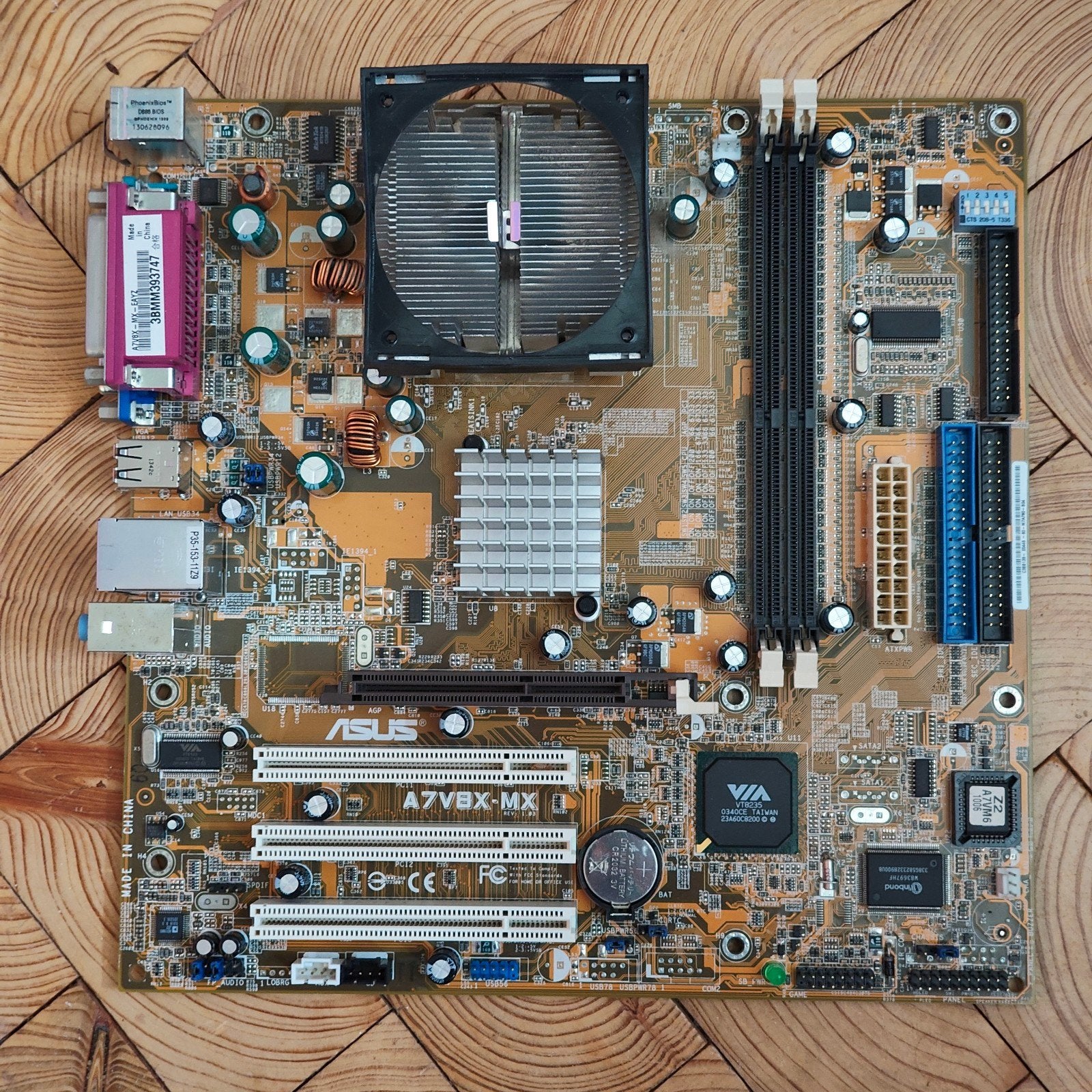 Asus A7VBX-MX moederbord met AMD Athlon 2400+ processor, Computers en Software, Vintage Computers, Ophalen of Verzenden, Asus