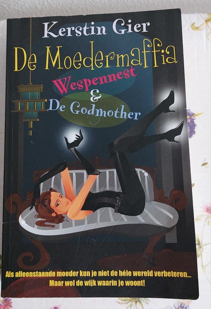 De Moedermaffia: Wespennest & De Godmother - Kerstin Gier, Boeken, Ophalen of Verzenden, Gelezen, Kerstin Gier, Europa overig