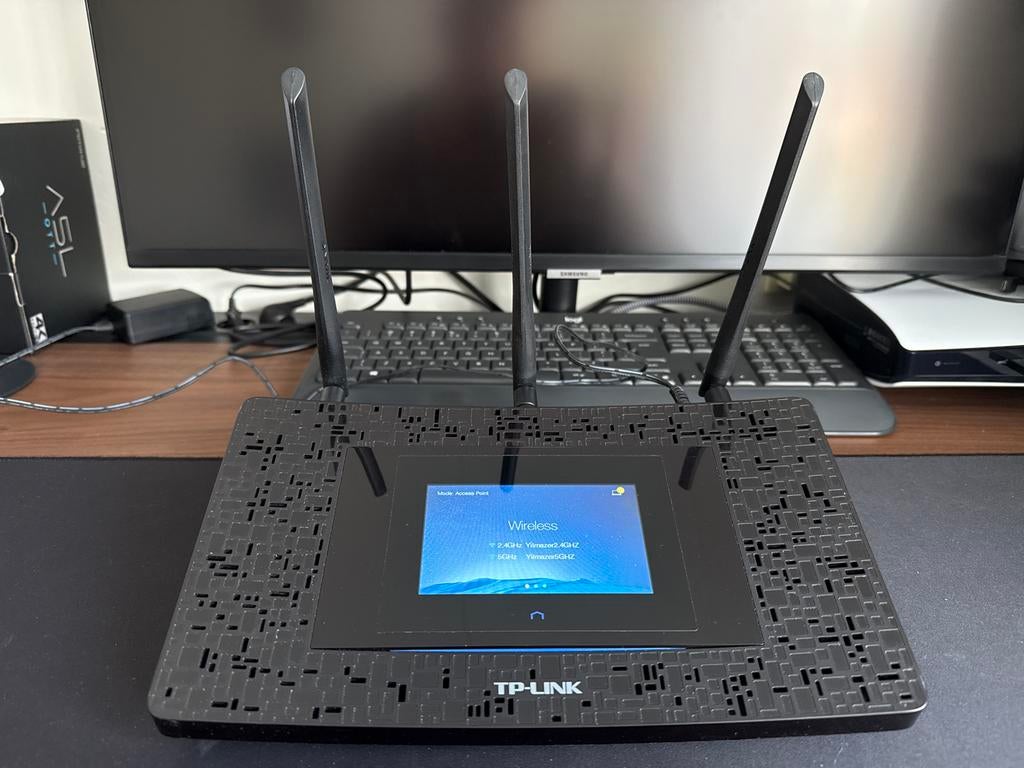 TP-Link Touch P5 WiFi Router/access point, Ophalen of Verzenden, Gebruikt, Router met modem