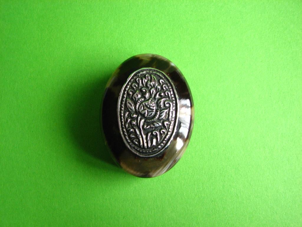 Mooi klein oud ovaal Djokja Doosje met Zilver, Antiek en Kunst, Antiek | Goud en Zilver, Verzenden, Zilver
