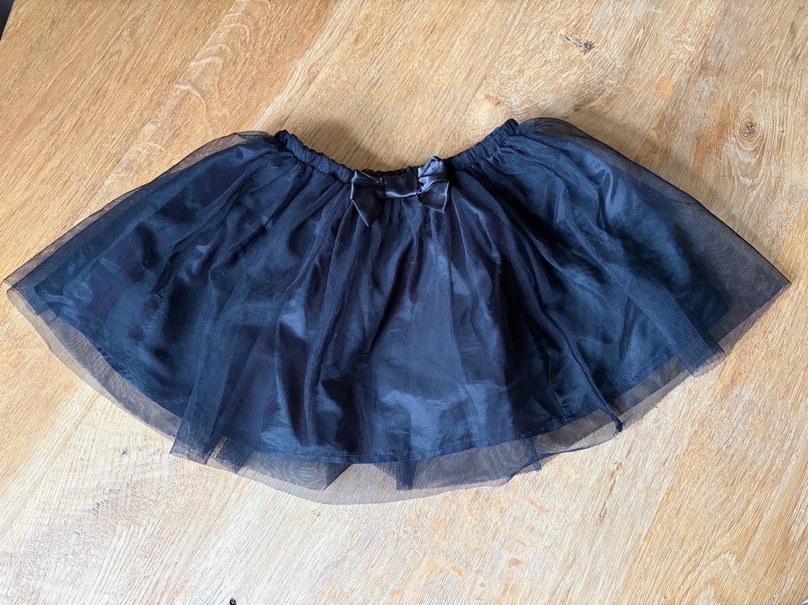 H&M zwart tule rokje met satijnen strikje mt 104- Halloween, Ophalen of Verzenden, Zo goed als nieuw, Meisje, Jurk of Rok