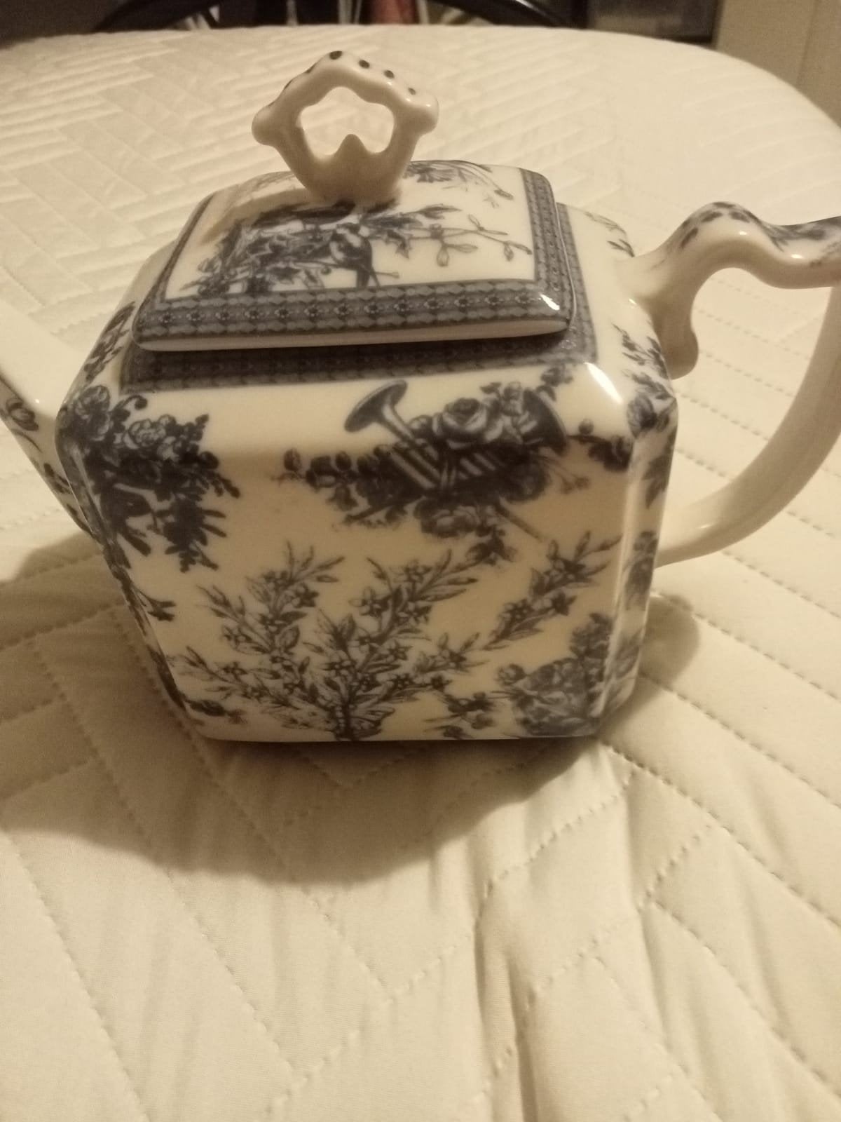Vintage theepot met blauw-wit bloemmotief - Meander by M, Ophalen of Verzenden