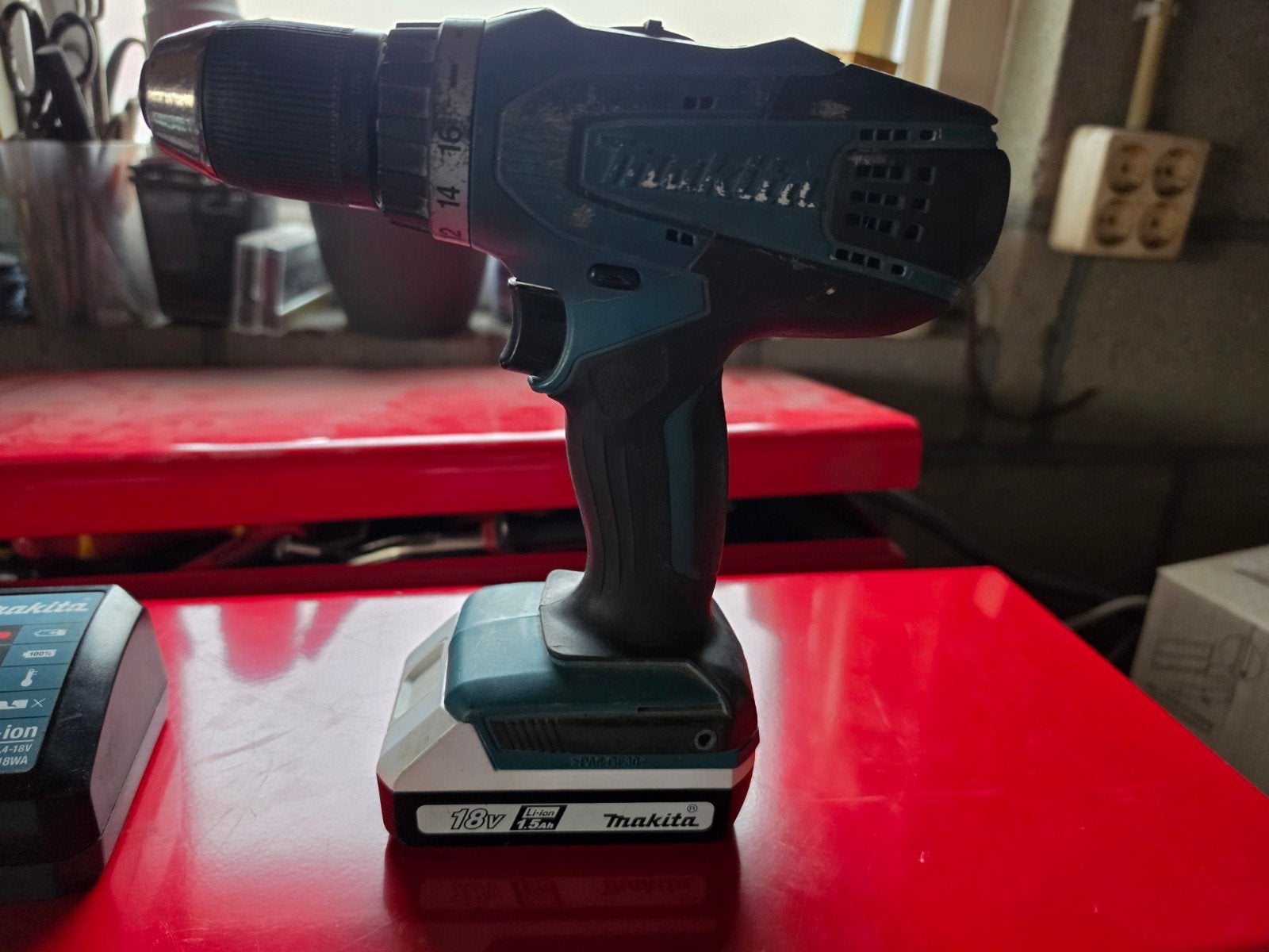 Makita DF457D 18V Boor-/Schroefmachine met Accu en Lader, Gebruikt, Variabele snelheid, Ophalen of Verzenden, Boor- en Schroefmachine