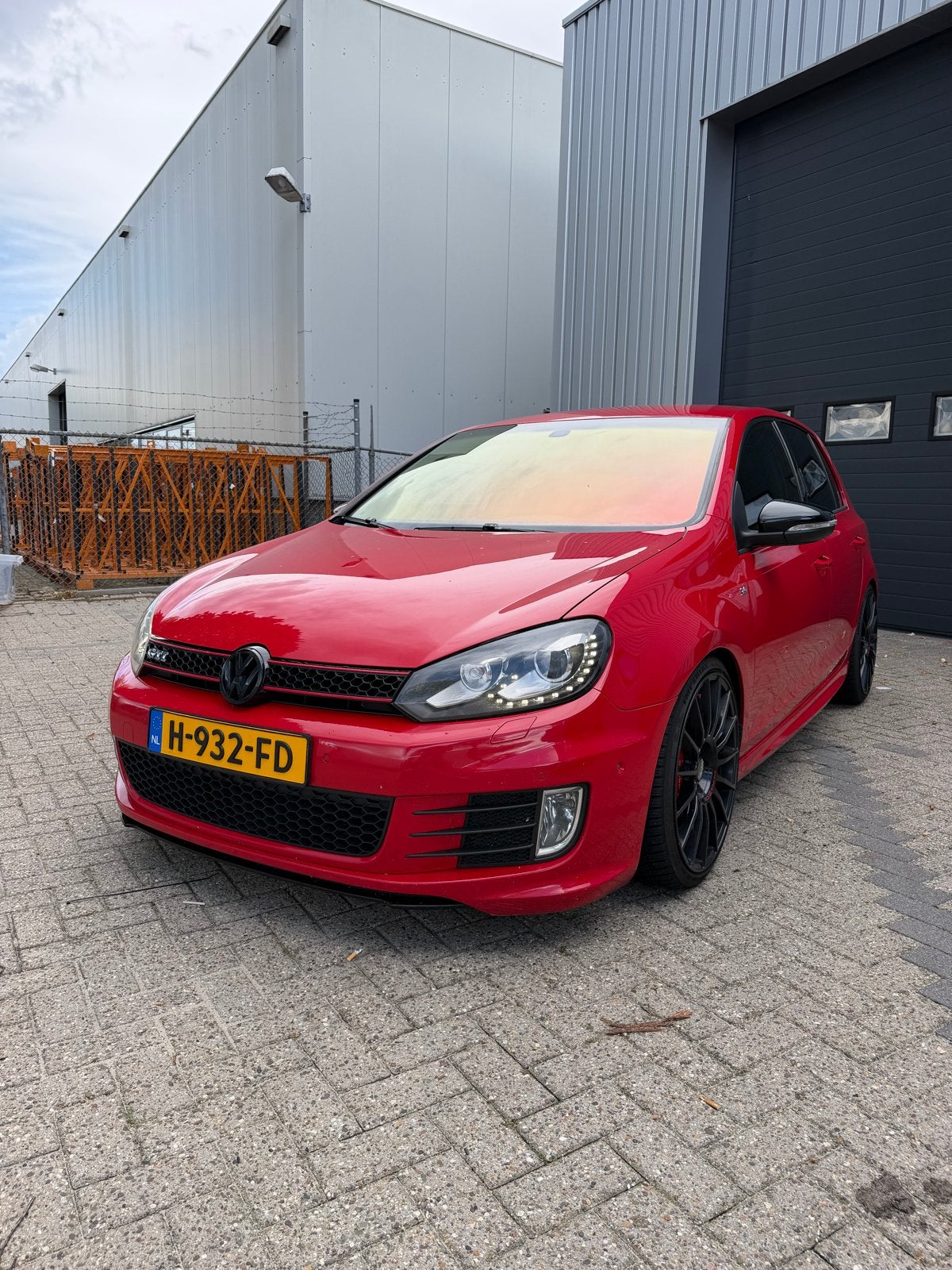 Volkswagen Golf 2.0 GTI Edition 35 DSG 2011 Rood, 4 cilinders, 1984 cc, 1320 kg, 710 kg
