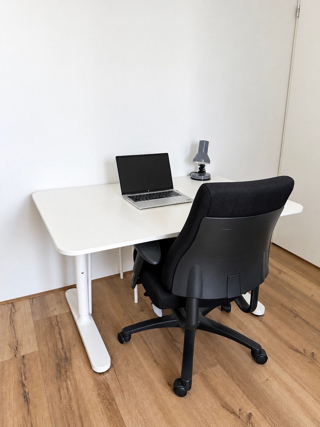 IKEA BEKANT Bureau 160x80cm - Wit, Huis en Inrichting, Zit-sta bureau, In hoogte verstelbaar, Ophalen of Verzenden, Zo goed als nieuw