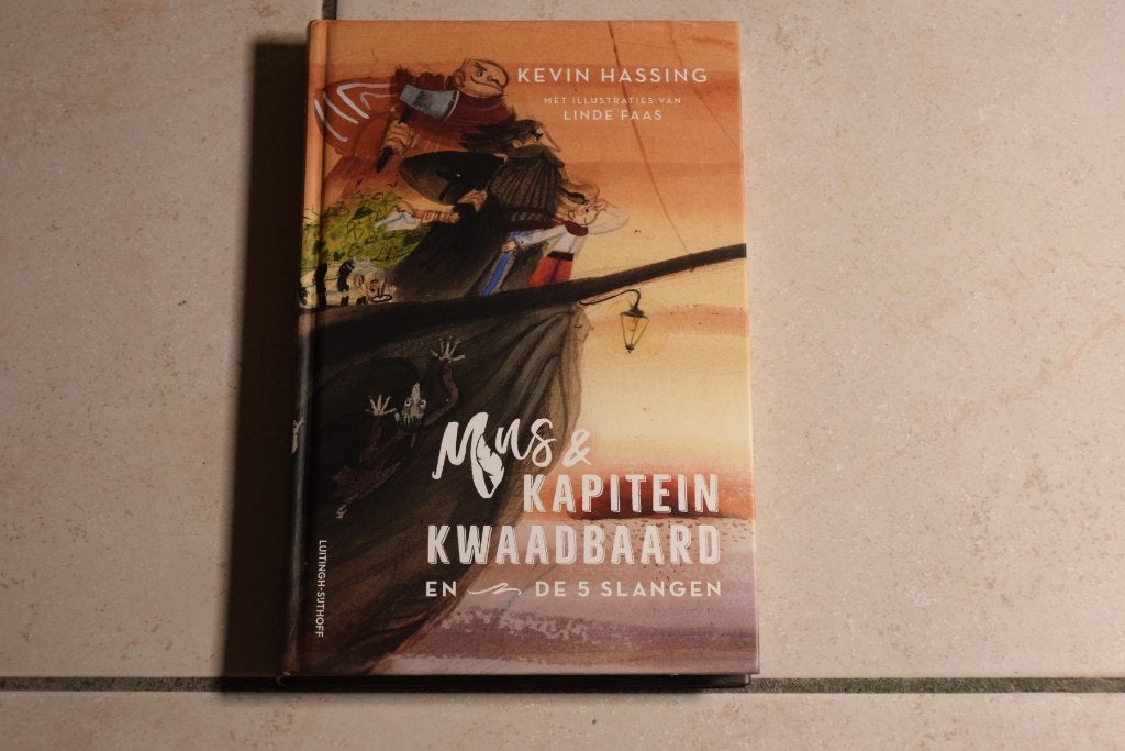 Mus & Kapitein Kwaadbaard en de 5 slangen / Kevin Hassing, Boeken, Ophalen of Verzenden, Zo goed als nieuw, Fictie algemeen