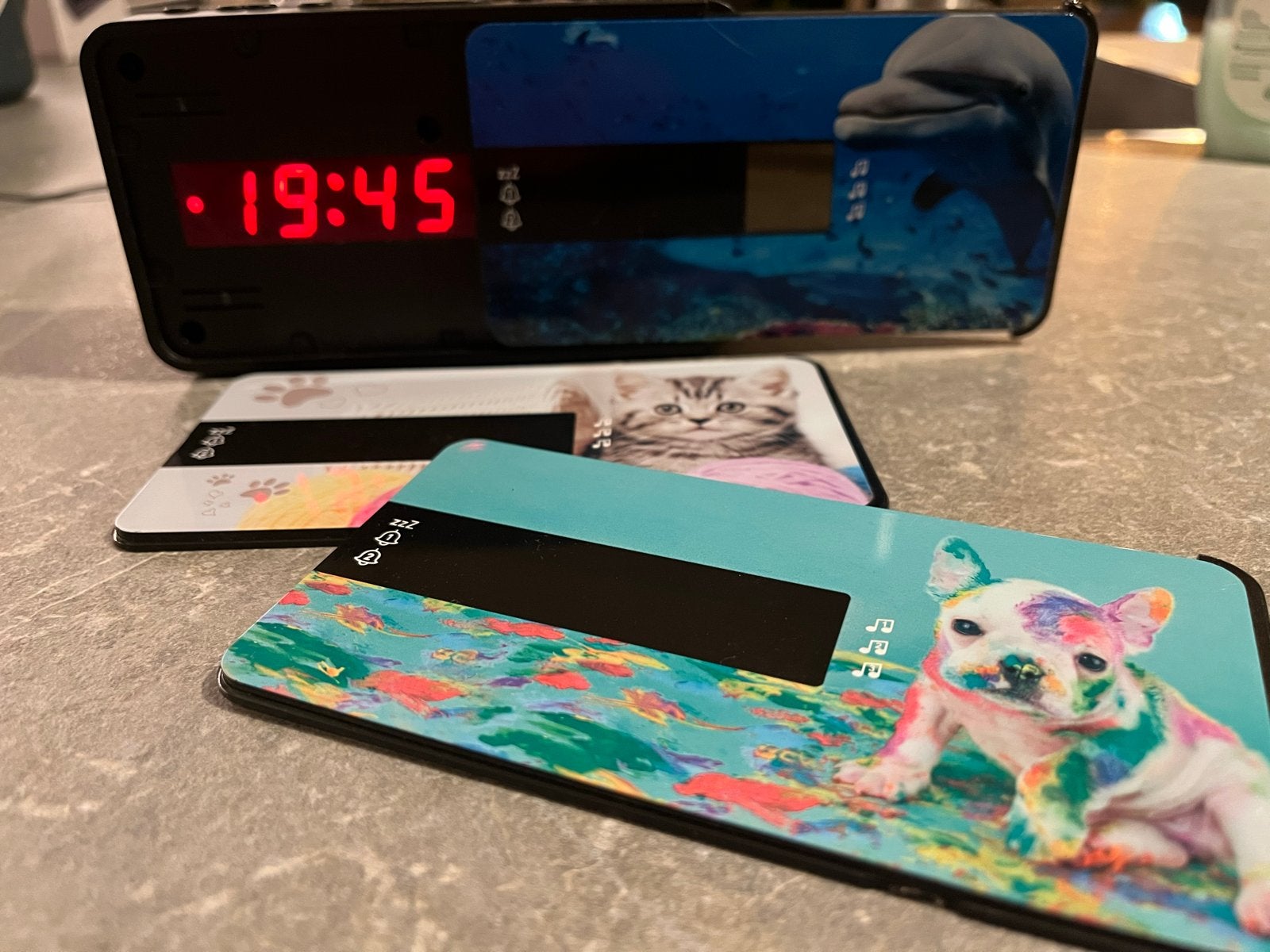 Bigben Digitale Wekker met Verwisselbare Thema's, Ophalen of Verzenden, Zo goed als nieuw, Digitaal