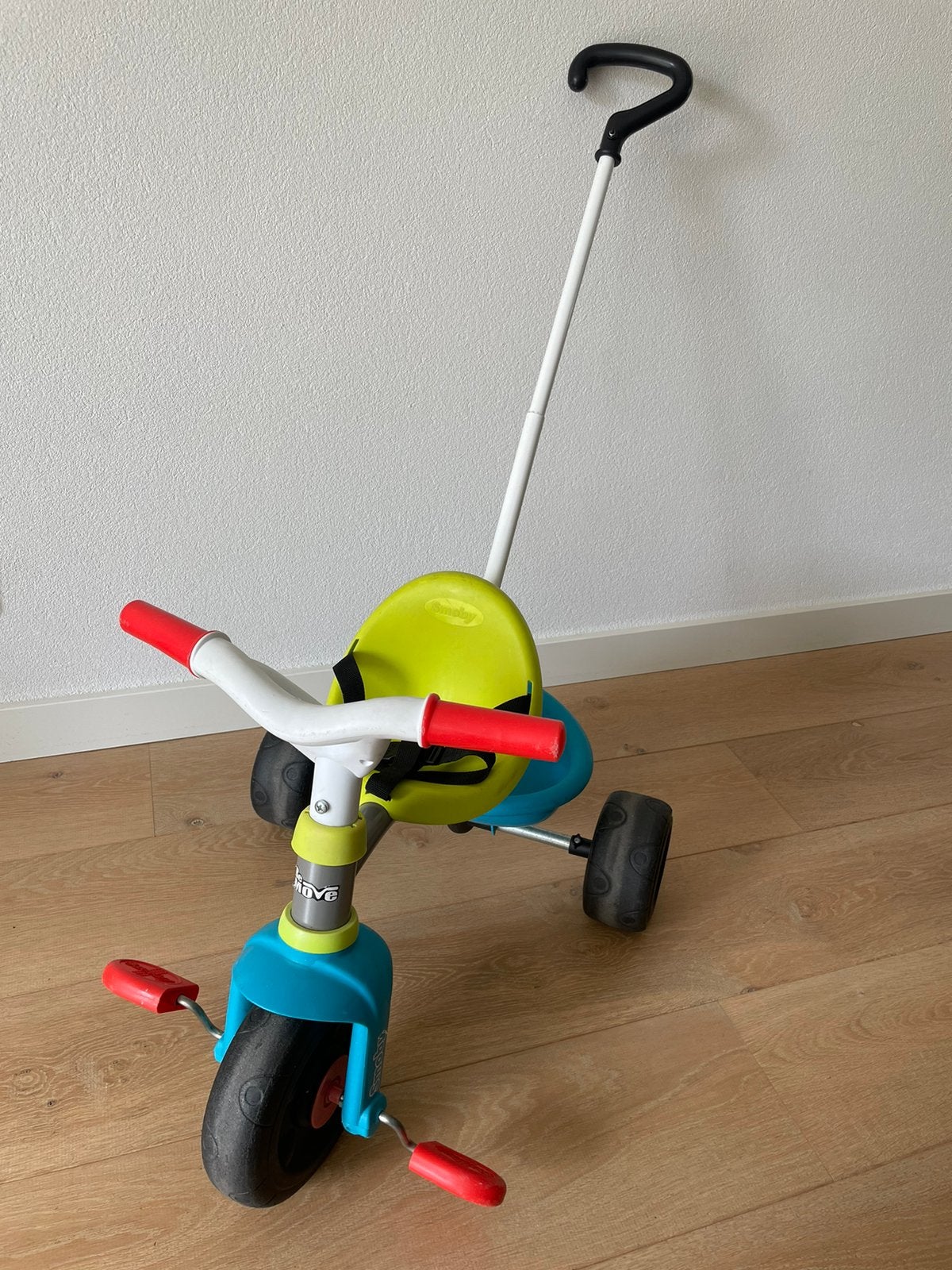 Smoby driewieler met duwstang (verstelbaar), Ophalen, Gebruikt, Terugtraprem, Duwstang