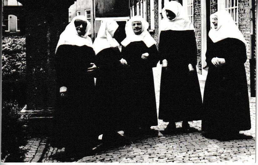 BREDA - Het BEGIJNHOF / BEGIJNEN, Ophalen of Verzenden, 1940 tot 1960, Ongelopen, Noord-Brabant