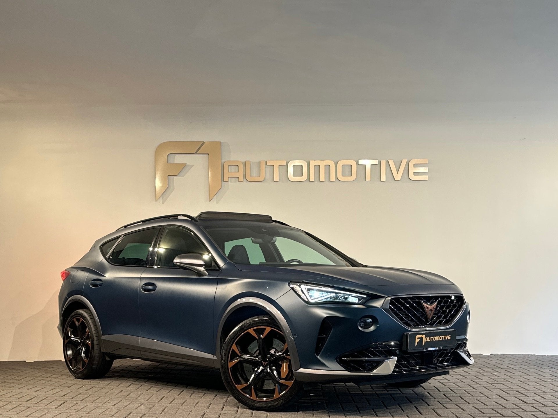Cupra FORMENTOR 2.0 TSI 4DRIVE Pano|Beats|Memory|Sfeer|Keyle, Auto's, Dealer onderhouden, 1800 kg, 4 cilinders, Blauw