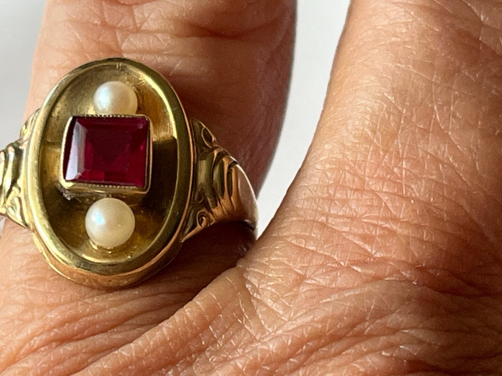 Art Deco Gouden Ring met Robijn en Zaadparels, Maat 17,25, Verzenden, Zo goed als nieuw, 17 tot 18, Met edelsteen
