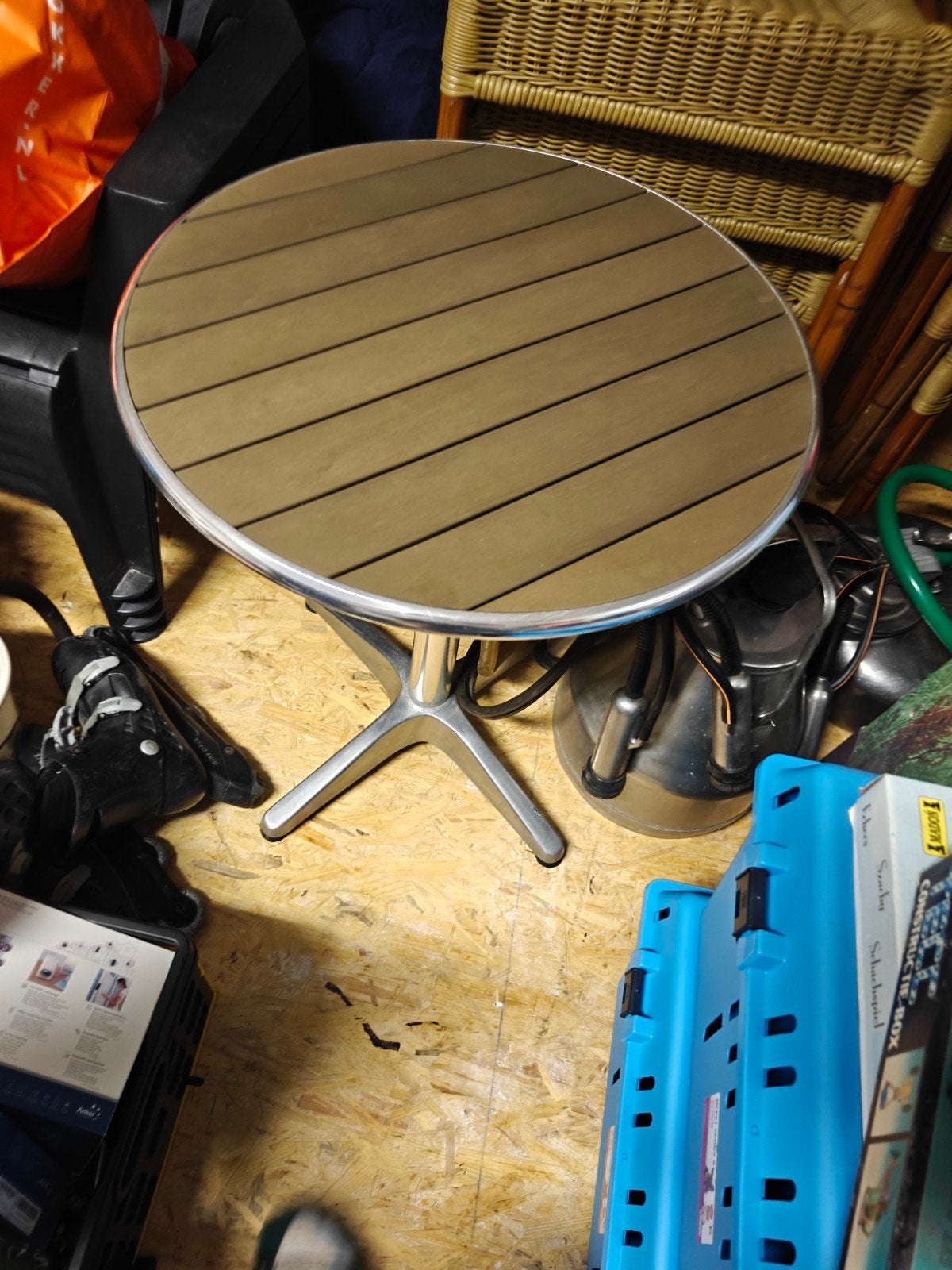 Ronde Bistro tafel (2 x) met houtlook blad en metalen poot, Ophalen of Verzenden, Zo goed als nieuw, Rond