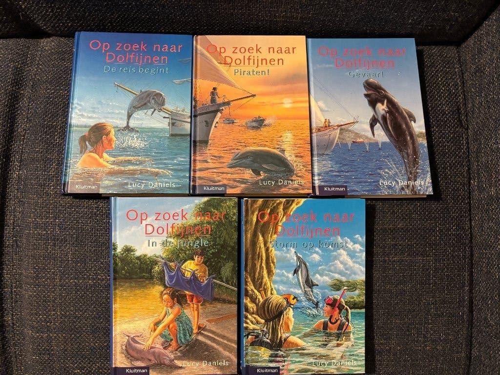 Daniels  Op zoek naar dolfijnen: reis, gevaar, storm, jungle, Boeken, Ophalen, Zo goed als nieuw, Lucy Daniels