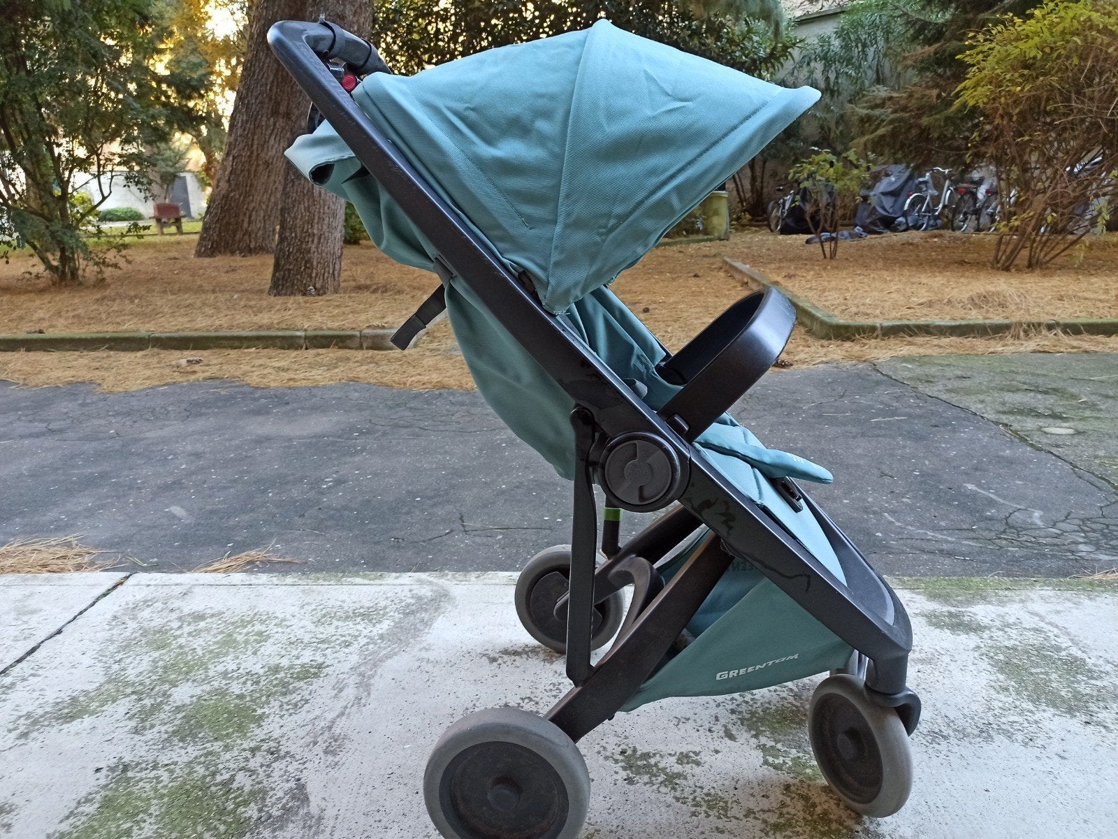 Greentom buggy met regenhoes en reistas (vliegtuig), Kinderen en Baby's, Ophalen of Verzenden, Zo goed als nieuw, Regenhoes