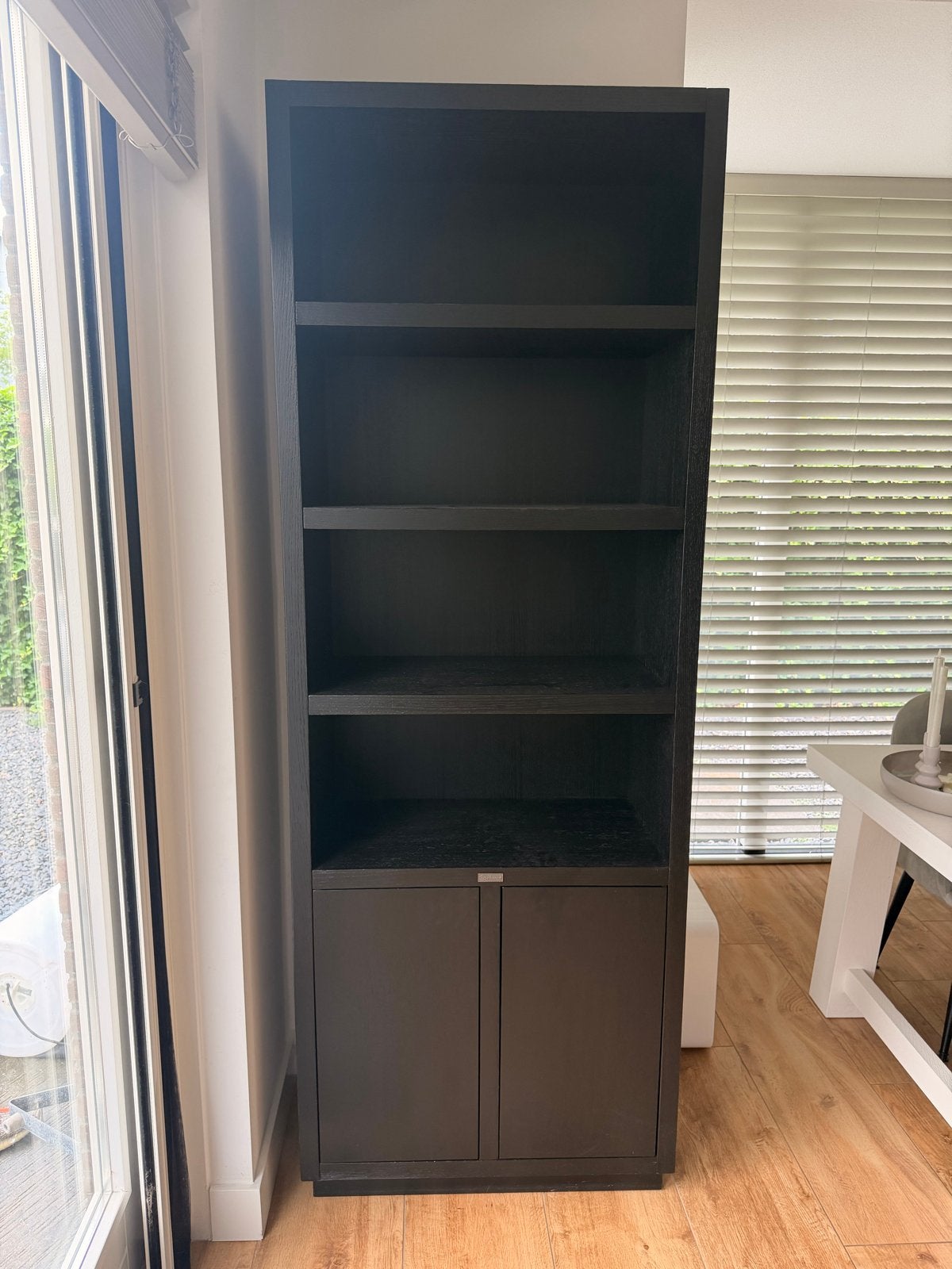 Richmond Interiors Boekenkast met deuren, Huis en Inrichting, Kasten | Boekenkasten, Zo goed als nieuw, 150 tot 200 cm, 25 tot 50 cm