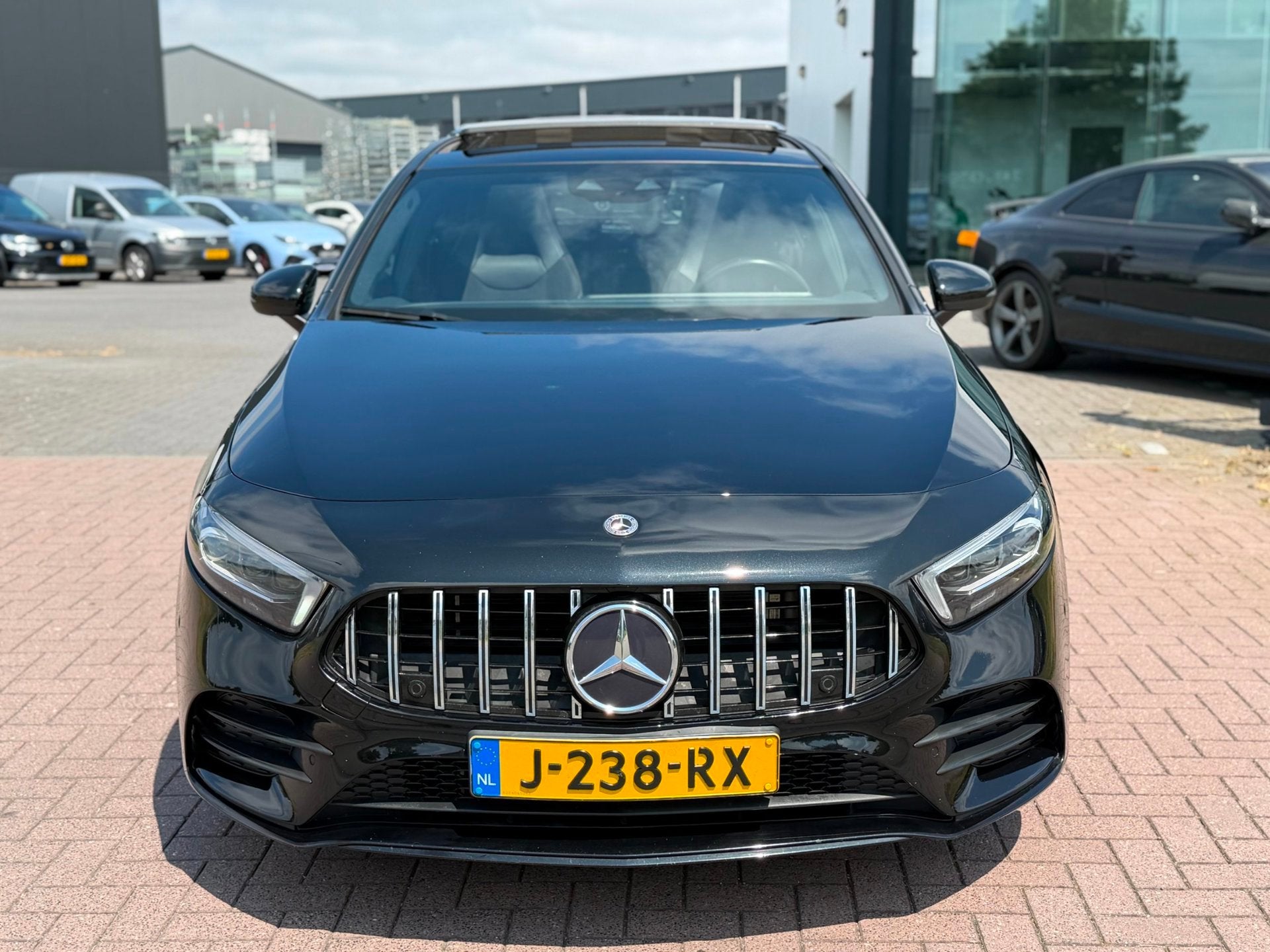 Mercedes-Benz A-klasse 250 e Business Solution AMG Limited N, Auto's, Gebruikt, 4 cilinders, 15 kWh, Zwart