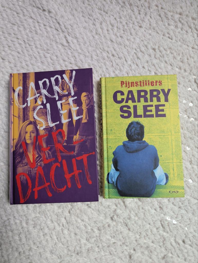 Carry Slee - Verdacht en Pijnstillers, Ophalen of Verzenden, Zo goed als nieuw, Carry Slee
