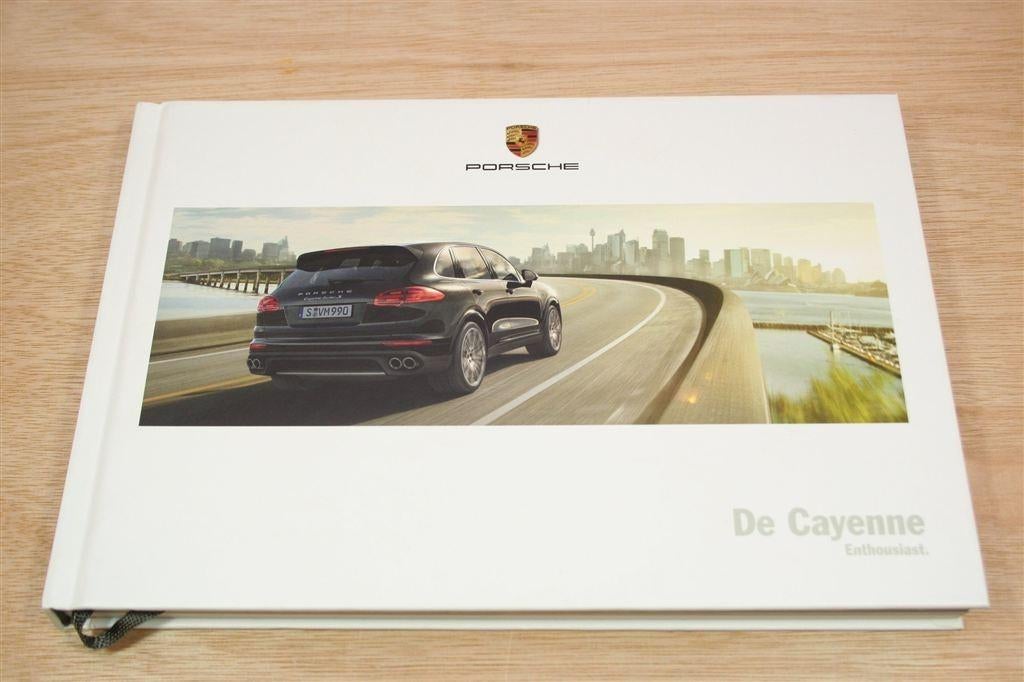 Porsche Cayenne – Luxe Brochure Enthousiast, Boeken, Auto's | Boeken, Ophalen of Verzenden, Zo goed als nieuw, Porsche
