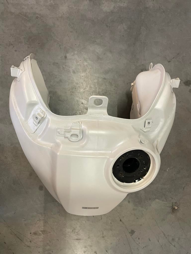 Gebruikte Fuel tank Ducati DesertX 2023-2026 PN 58613091FA, Ophalen of Verzenden, Gebruikt