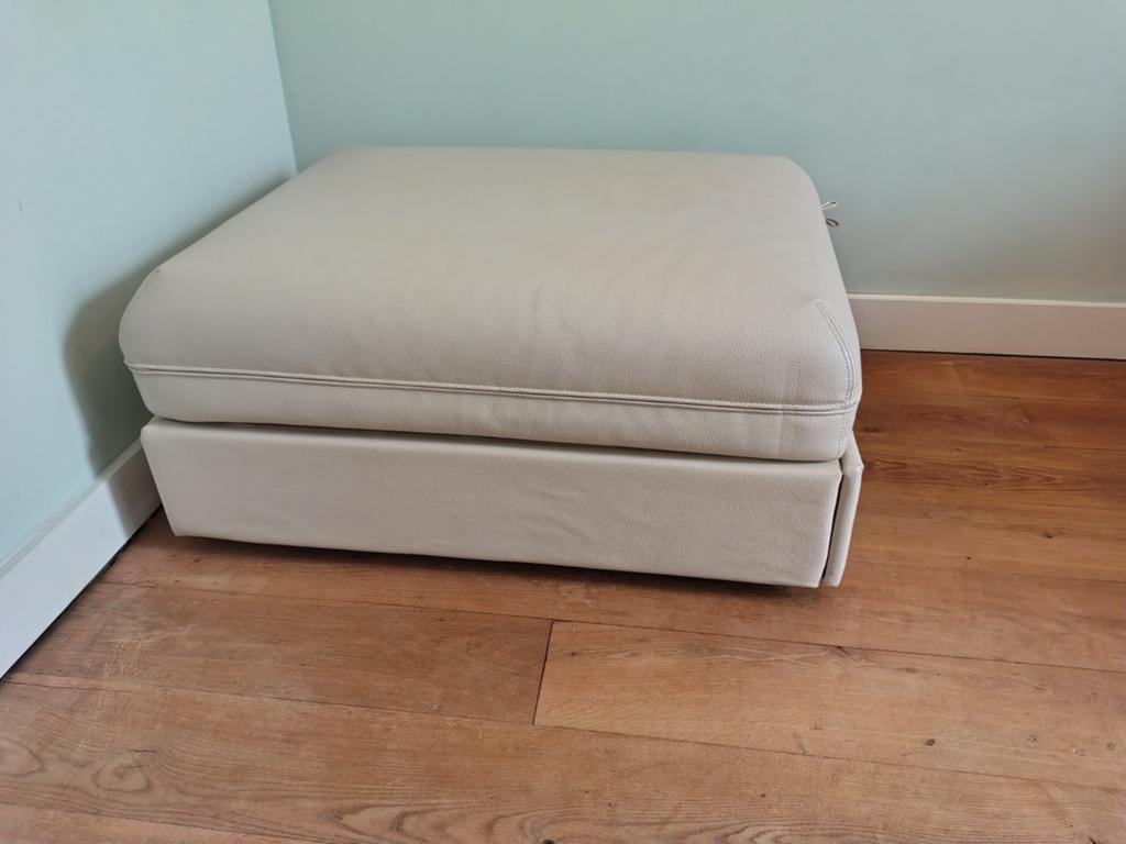 IKEA Vallentuna Hocker/Poef met uitschuifbaar bed, Huis en Inrichting, Ophalen, Eenpersoons, Beige, Zo goed als nieuw