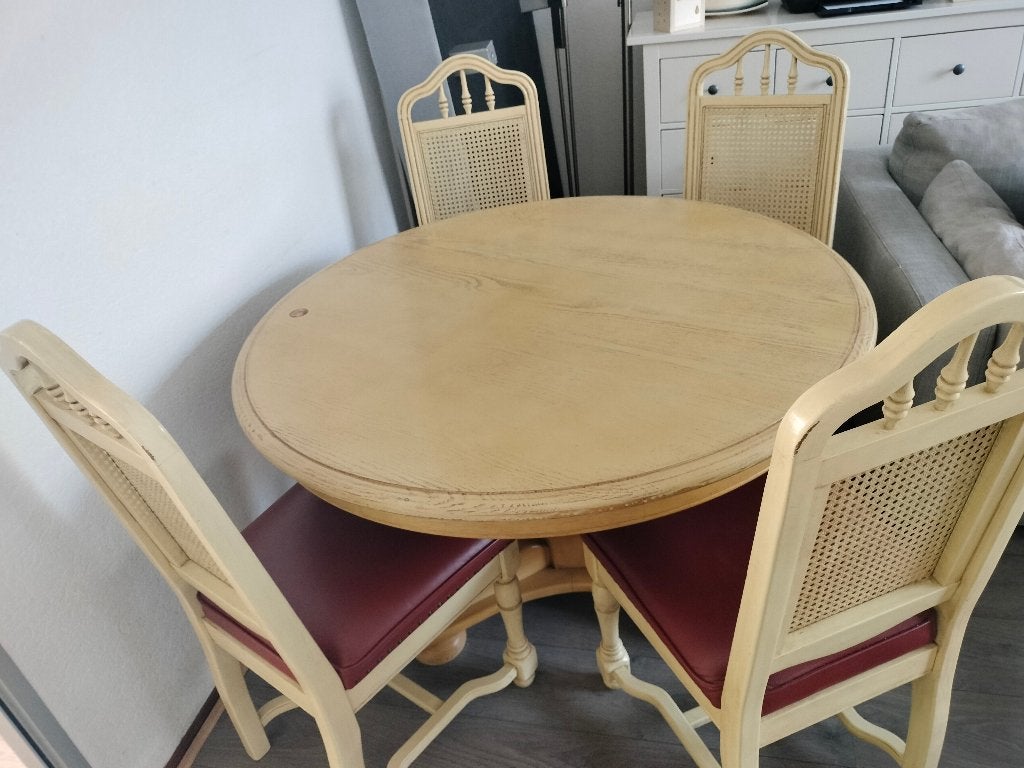 Houten rond eettafel met vier stoelen te koop., Huis en Inrichting, Tafels | Eettafels, Gebruikt, Rond, Klassiek., Ophalen of Verzenden