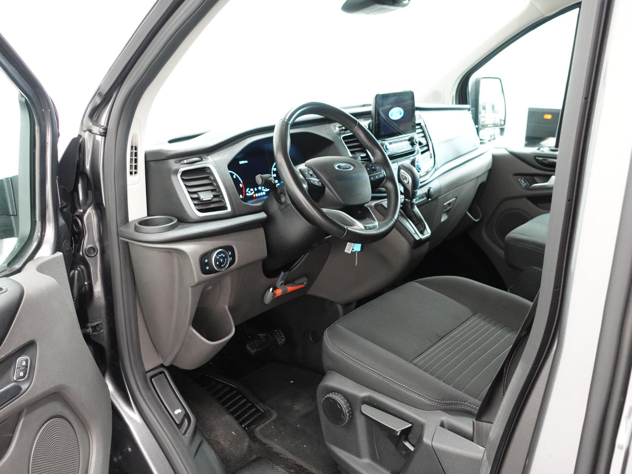 Ford Transit Custom 300 2.0 TDCI L2H1 Limited Dubbele Cabine, Stof, Euro 6, 4 cilinders, 129 pk