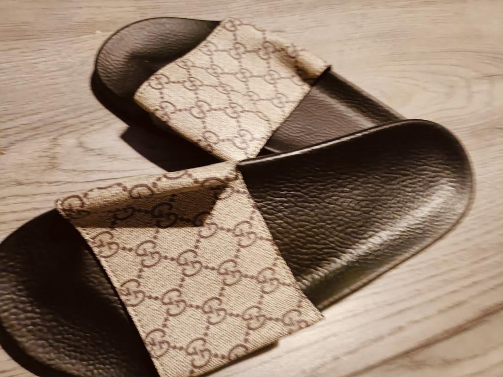 Gucci slippers maat 43, Bruin, Nieuw, Gucci, Ophalen