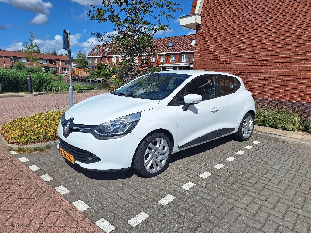 Renault Clio 0.9 TCE 66KW 5-DRS 2015 Wit | Goed onderhouden, Voorwielaandrijving, Stof, 40 €/maand, Zwart