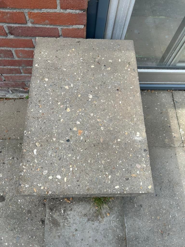 Gratis af te halen: 24 stoeptegels 60x30 cm incl 1 kuub zand, Tuin en Terras, Tegels en Klinkers, Ophalen, Gebruikt, 5 tot 10 m²
