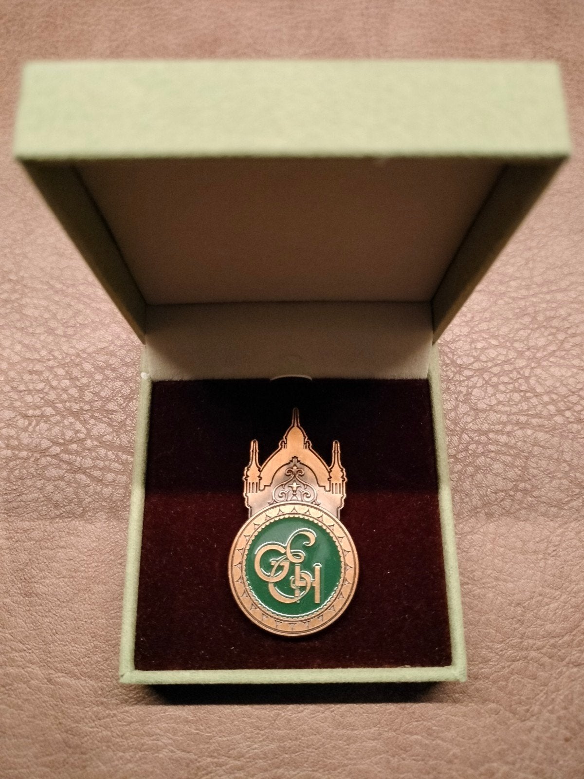 Efteling pin: Efteling Grand Hotel, Verzenden, Nieuw, Button of Speldje