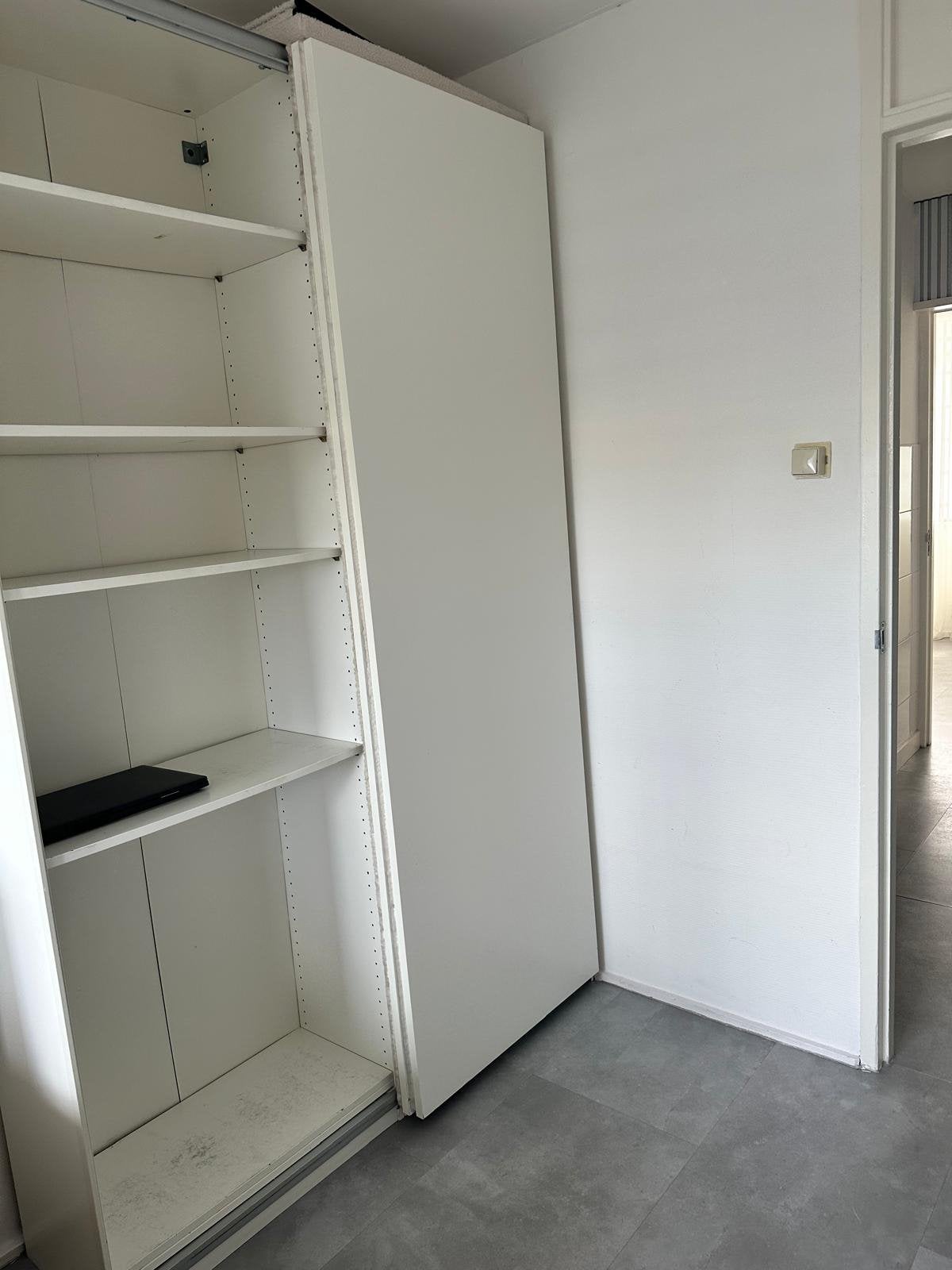 Gratis ophalen. Onderste plank defect, Ophalen, Zo goed als nieuw, 25 tot 50 cm