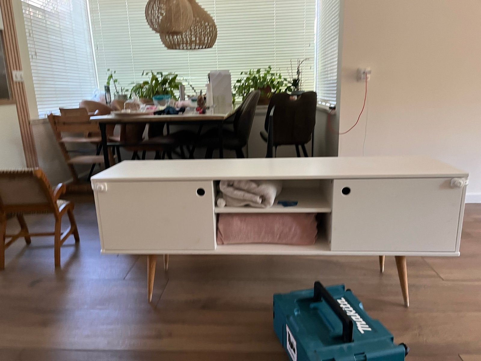 Woood Retro TV Meubel Grenenhout - Zgan, Huis en Inrichting, Kasten | Televisiemeubels, Ophalen, 100 tot 150 cm, Zo goed als nieuw