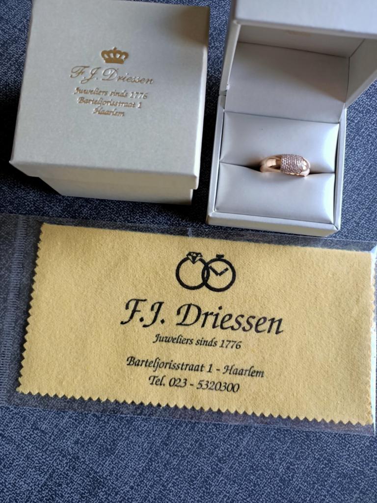 Rosé gouden ring 14 krt met 0,30 crt briljant 585 goud, Ophalen of Verzenden, Zo goed als nieuw, 17 tot 18, Dame