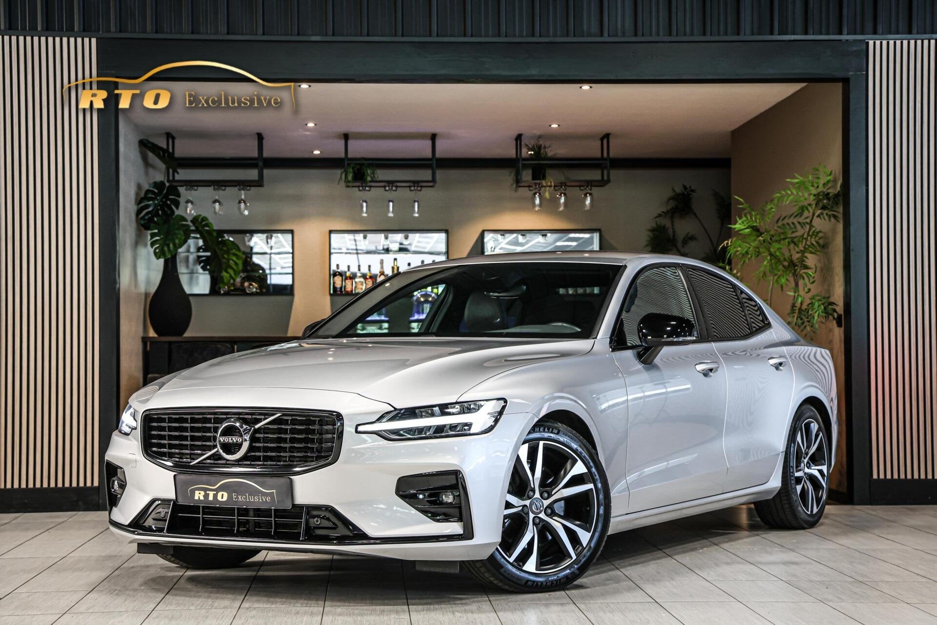 Volvo S60 2.0 B4 R-Design|H&K|Leer|Trekhaak|Carplay|ACC|ECC|